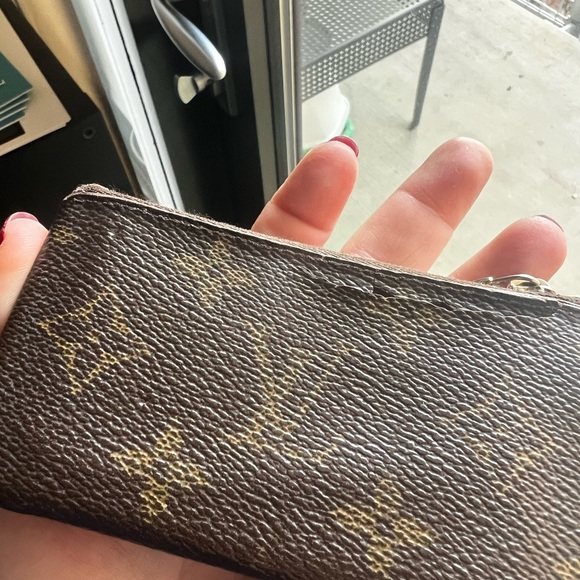 Louis Vuitton Monogram Key Clés Key Chain Pouch DAMAGED - Picture 5 of 6